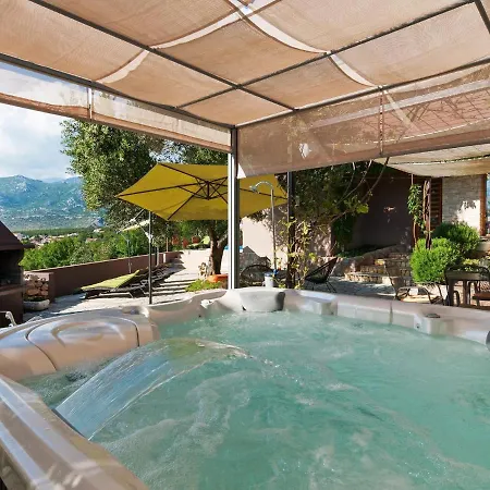 In Rovanjska With Pool & Sea Views ヴィラ ヤセニクセ