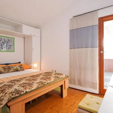 ヴィラ In Rovanjska With Pool & Sea Views