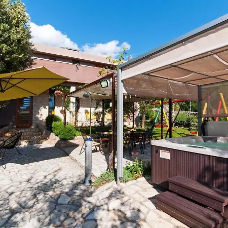 ヴィラ In Rovanjska With Pool & Sea Views *