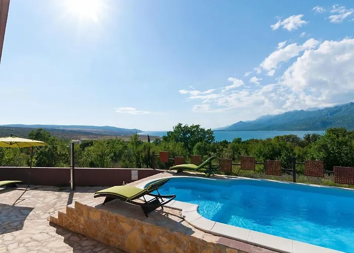 In Rovanjska With Pool & Sea Views 别墅 *