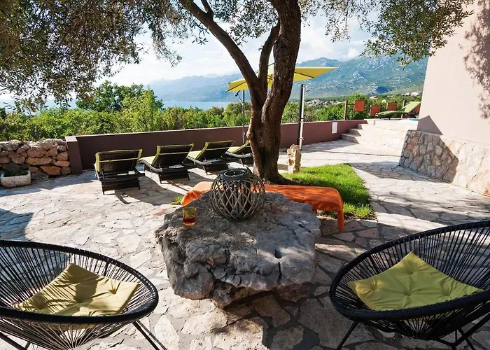 别墅 In Rovanjska With Pool & Sea Views *