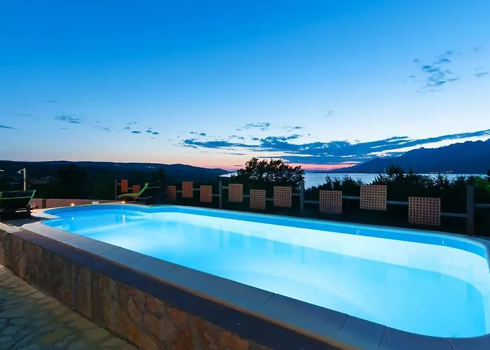 In Rovanjska With Pool & Sea Views 别墅
