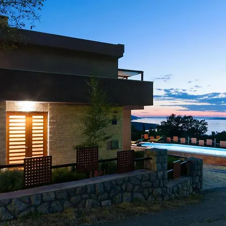 Villa Sunset View In Rovanjska With Pool, Near Zadar *