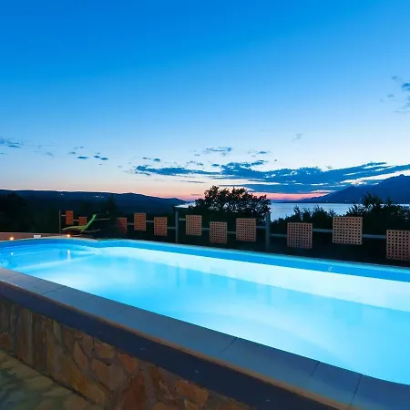 Sunset View In Rovanjska With Pool, Near Zadar Villa